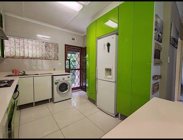 2 BEDROOM APARTMENT FOR SALE IN RENNIES BEACH